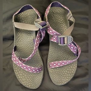 Womens like NEW Chacos💜🤍